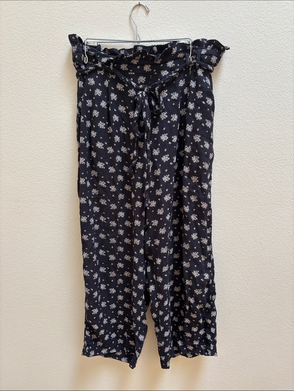 American Eagle Floral Paperbag Waist Tie Wide Leg Pants with Pockets, Size M